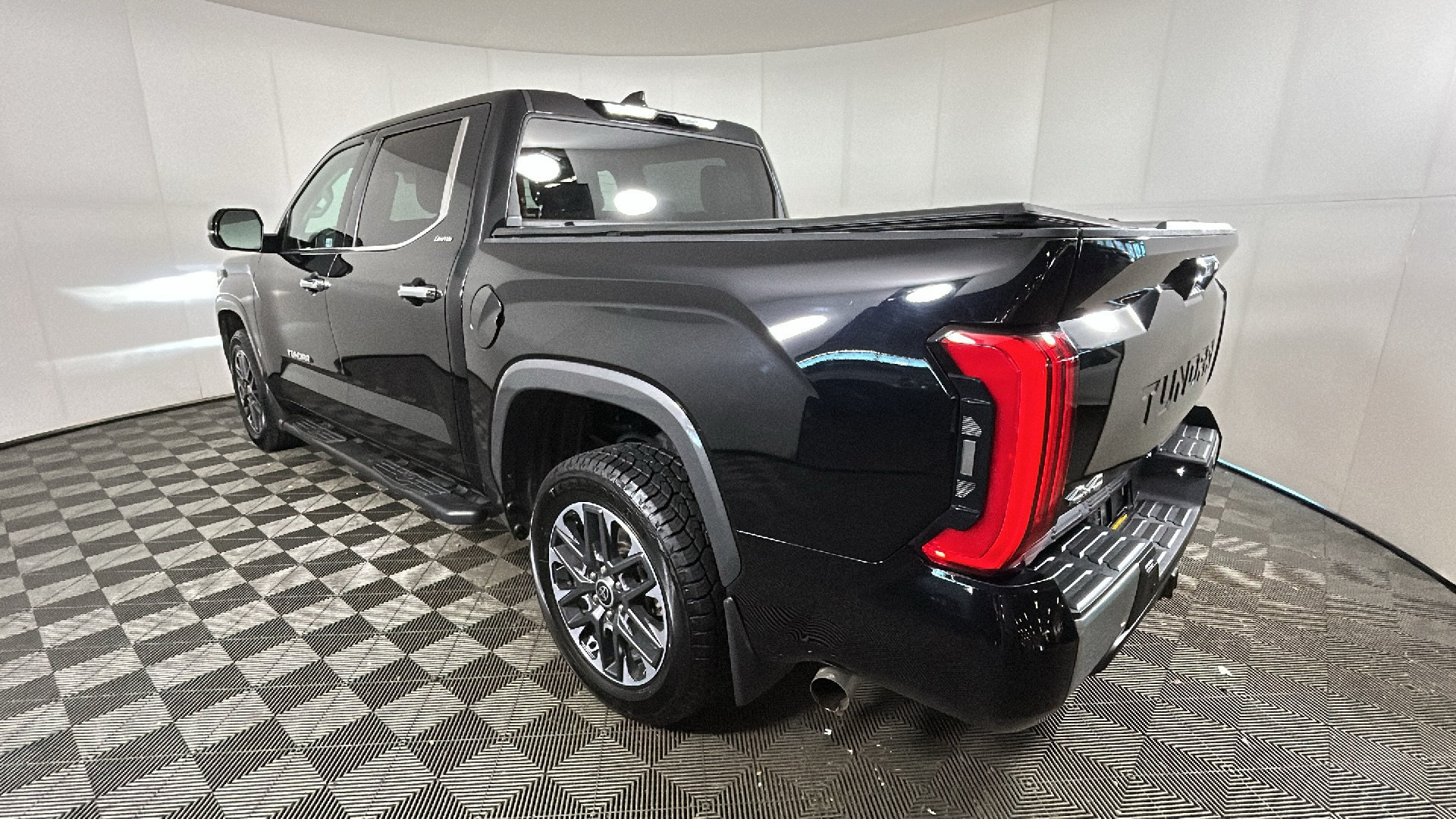 Used 2022 Toyota Tundra Limited AWD/4WD image 4