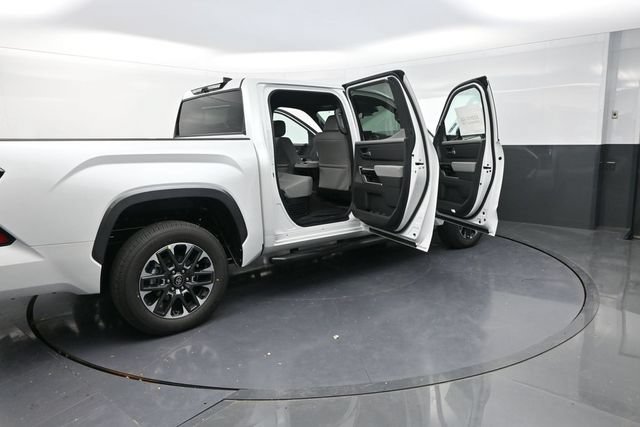 Used 2025 Toyota Tundra Limited AWD/4WD image 36
