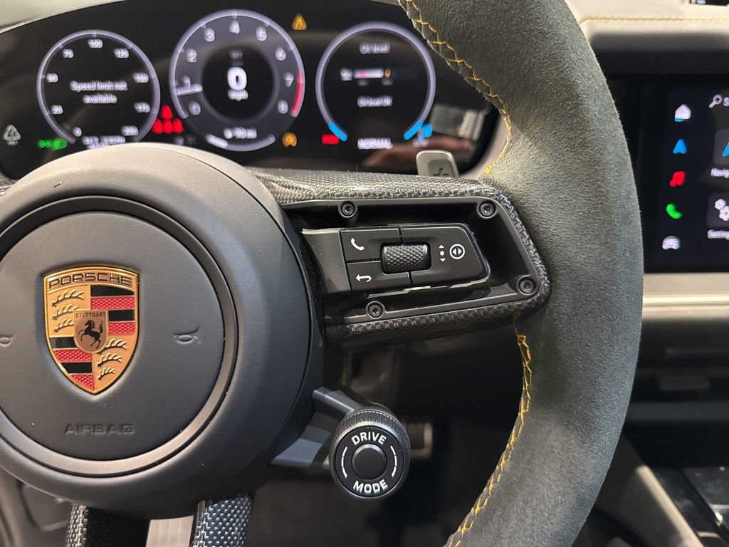 Used 2025 Porsche Cayenne GTS AWD/4WD image 31