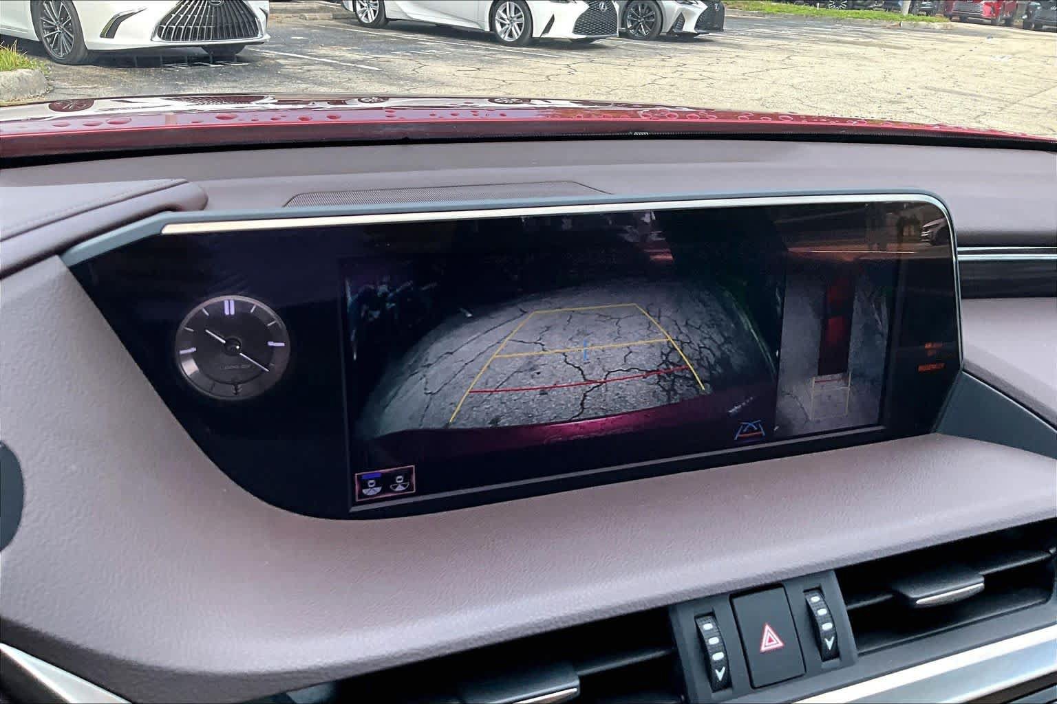Used 2019 Lexus ES 300h Ultra Luxury w/ Accessory Package 2 FWD image 25