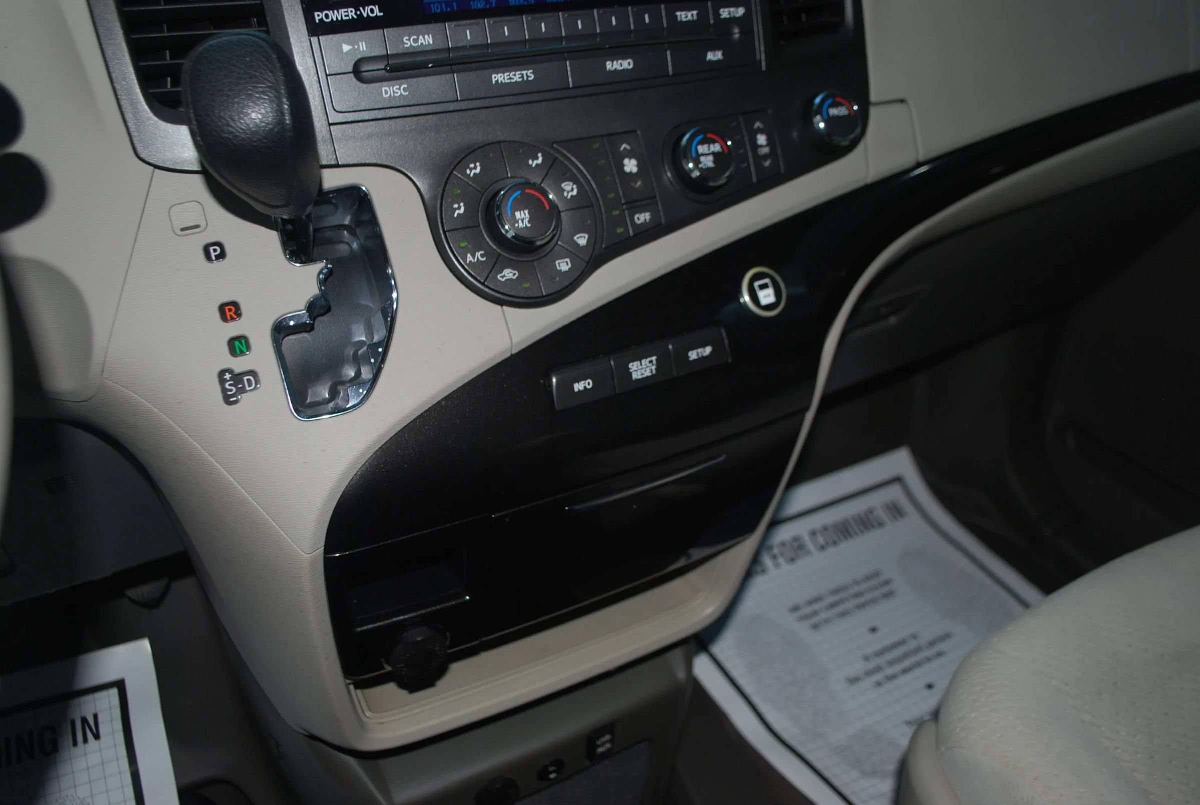 Used 2012 Toyota Sienna LE FWD image 12