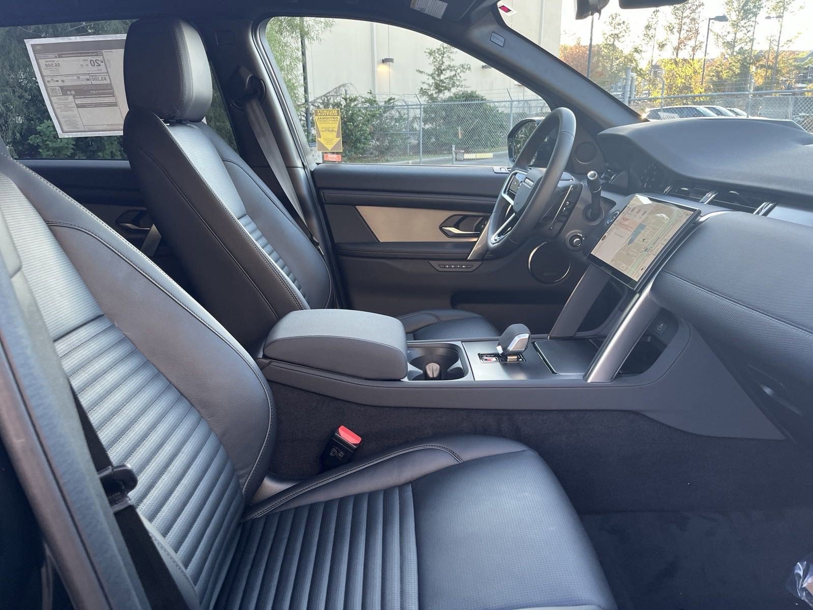 Used 2025 Land Rover Discovery Sport Dynamic SE image 18