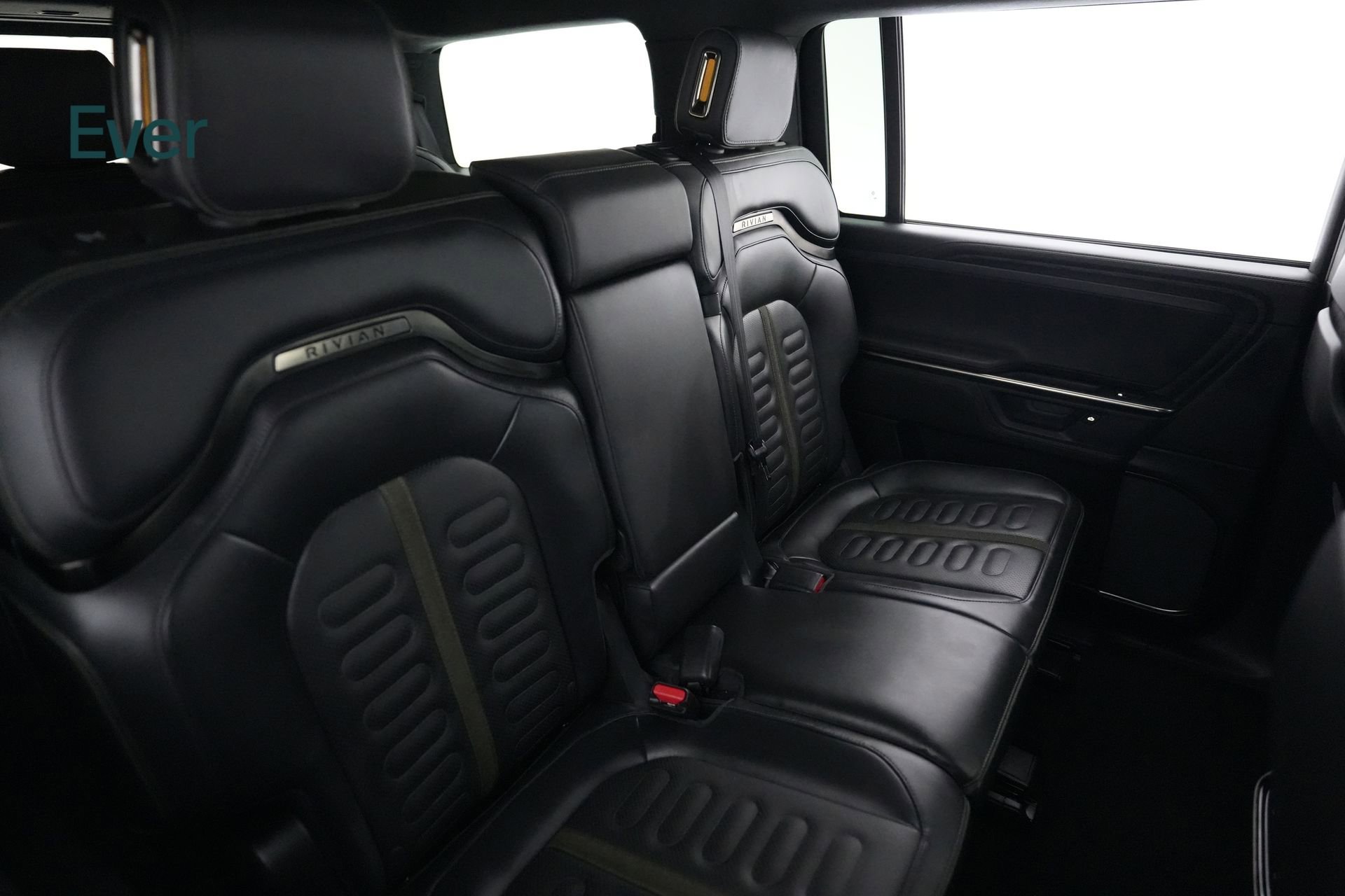 Used 2025 Rivian R1S Adventure image 5