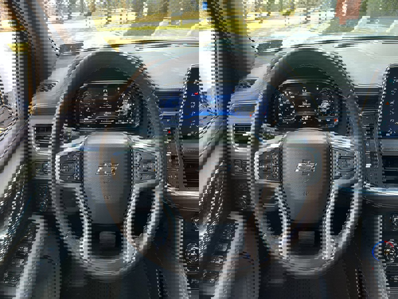 Used 2023 Chevrolet Suburban Z71 w/ Luxury Package image 21