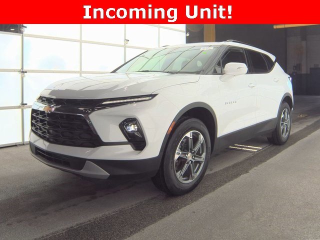 Used 2024 Chevrolet Blazer LT image 2