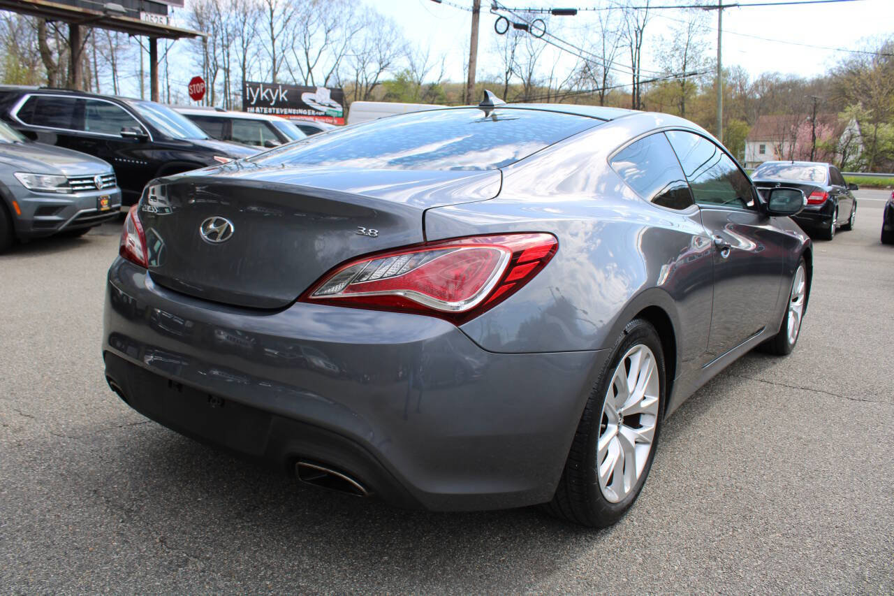 Used 2015 Hyundai Genesis 3.8 RWD image 8