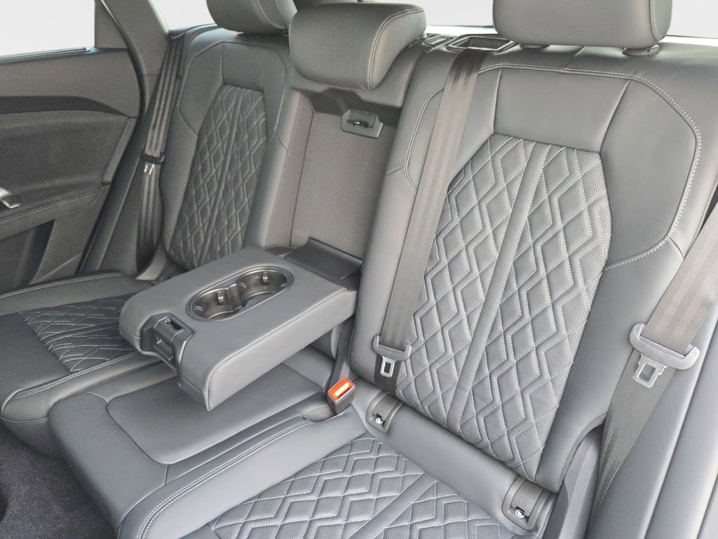 New 2026 Audi SQ5 Prestige image 14