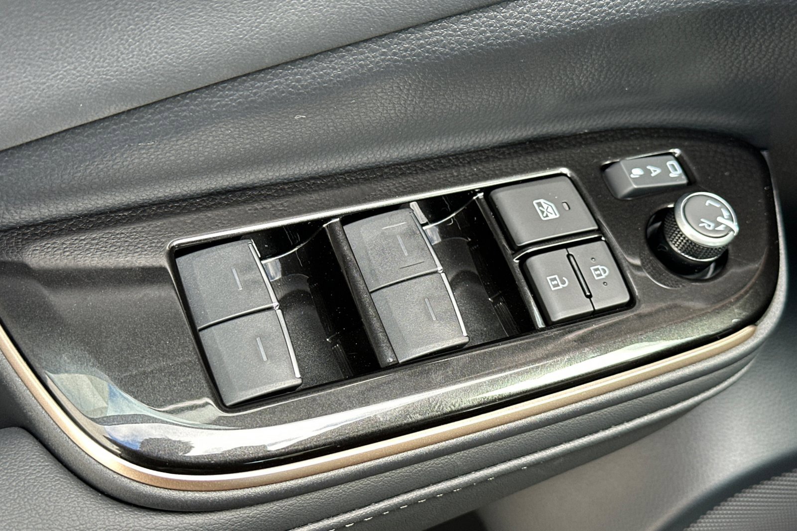 New 2025 Toyota Crown Signia image 12