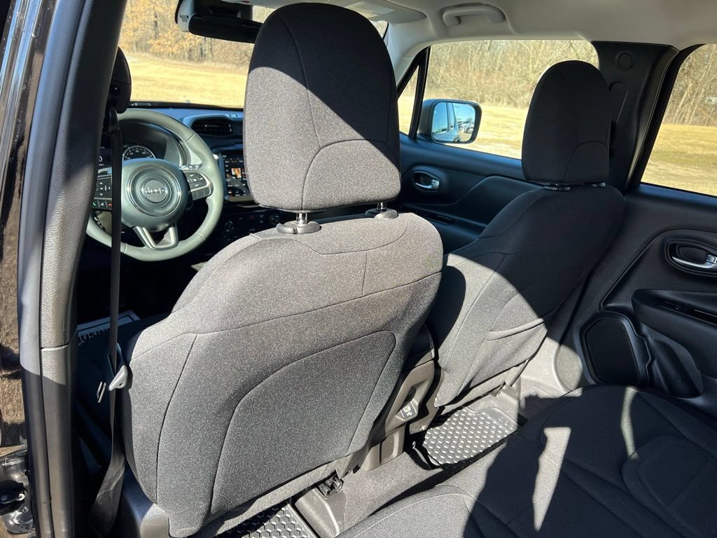 Used 2022 Jeep Renegade Latitude AWD/4WD image 21