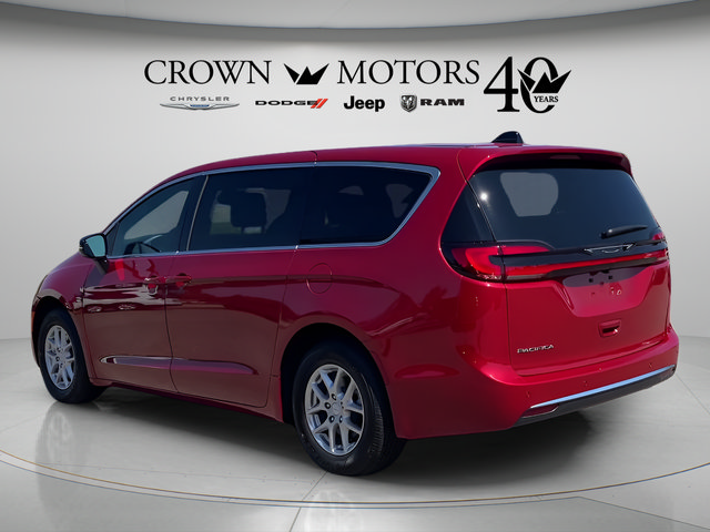 Used 2027 Chrysler Pacifica Select FWD image 7