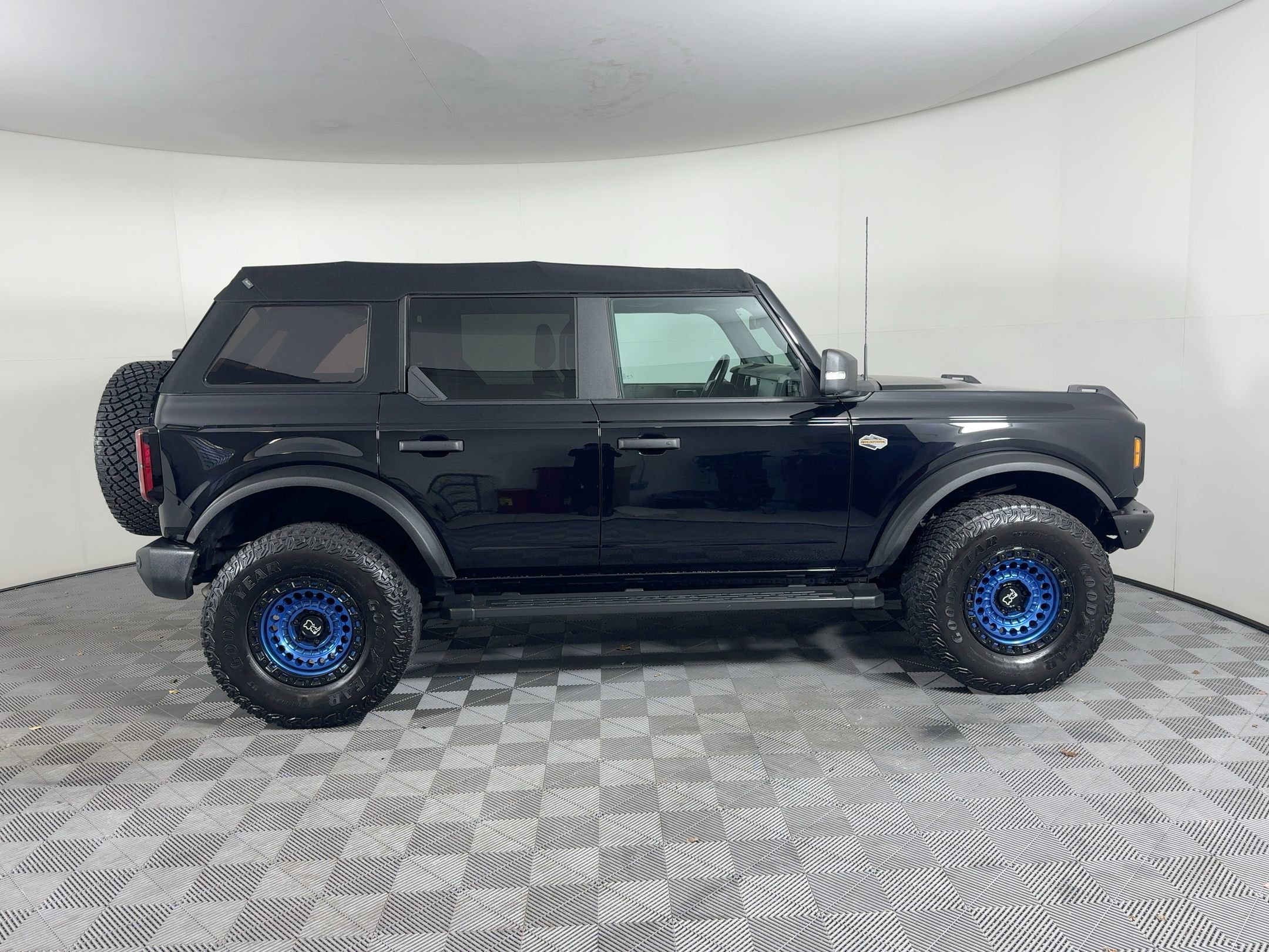 Used 2022 Ford Bronco Wildtrak image 9