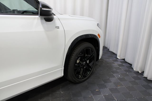 New 2025 Volkswagen Tiguan SE R-Line image 28