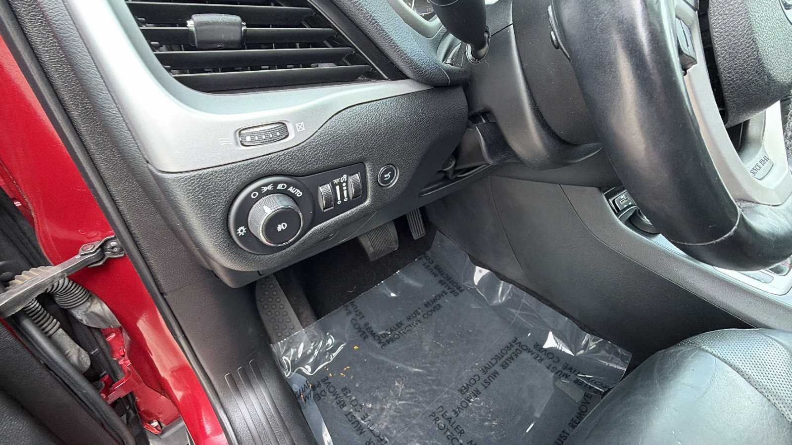 Used 2015 Jeep Cherokee Trailhawk w/ Comfort/Convenience Group image 25