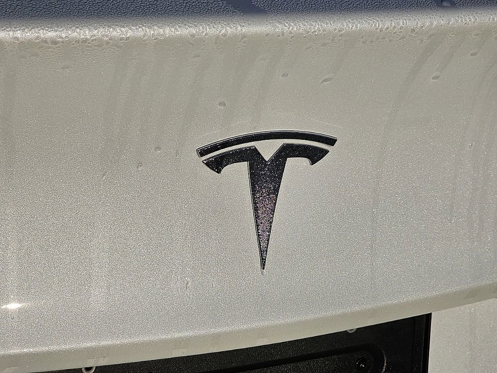 Used 2023 Tesla Model 3 Standard Range image 15