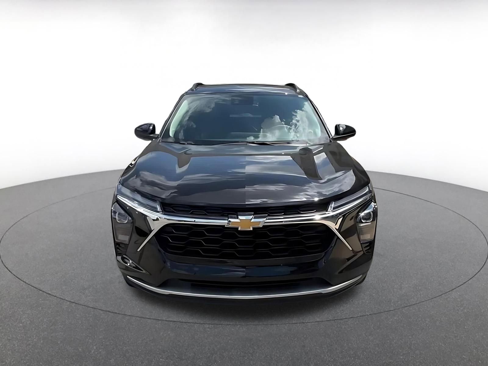 Used 2025 Chevrolet Trax LT FWD image 5