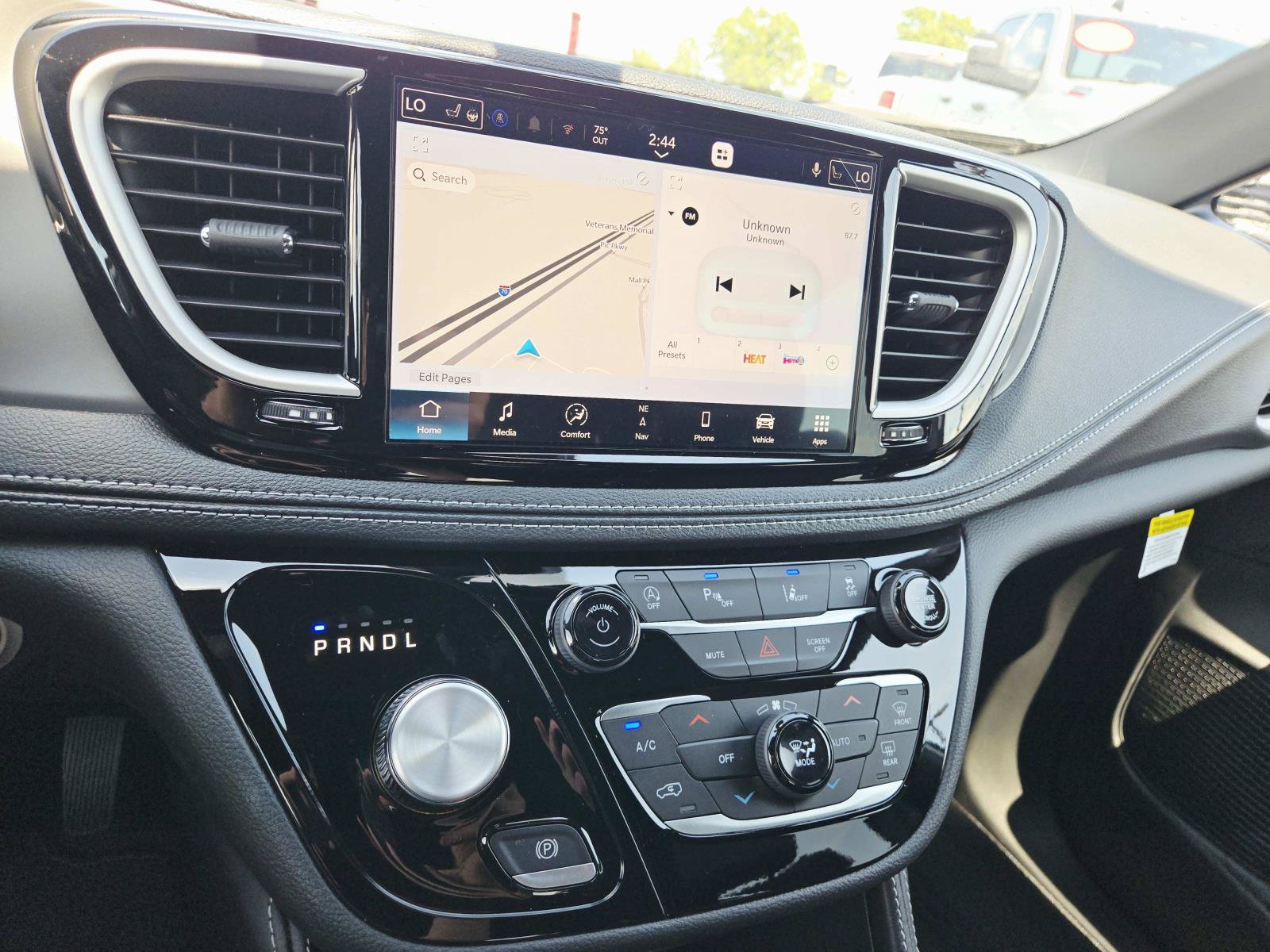 New 2027 Chrysler Pacifica Limited FWD image 24