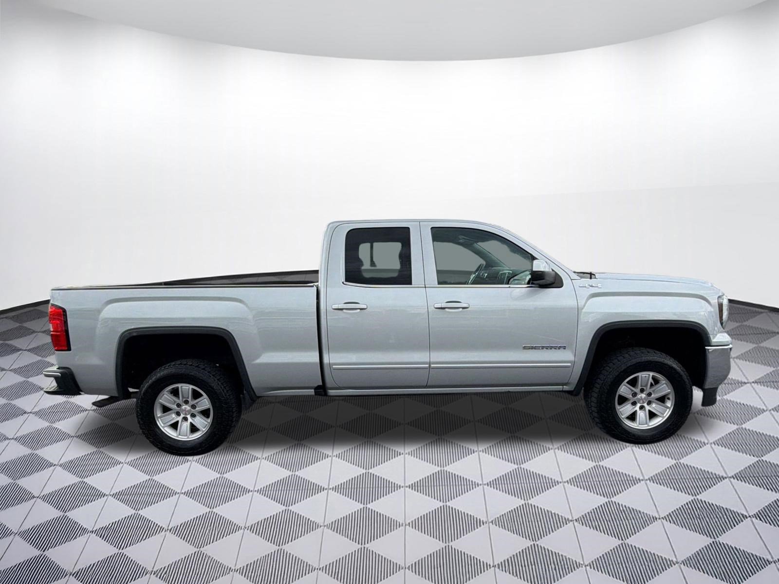 Used 2017 GMC Sierra 1500 SLE w/ SLE Value Package AWD/4WD image 8