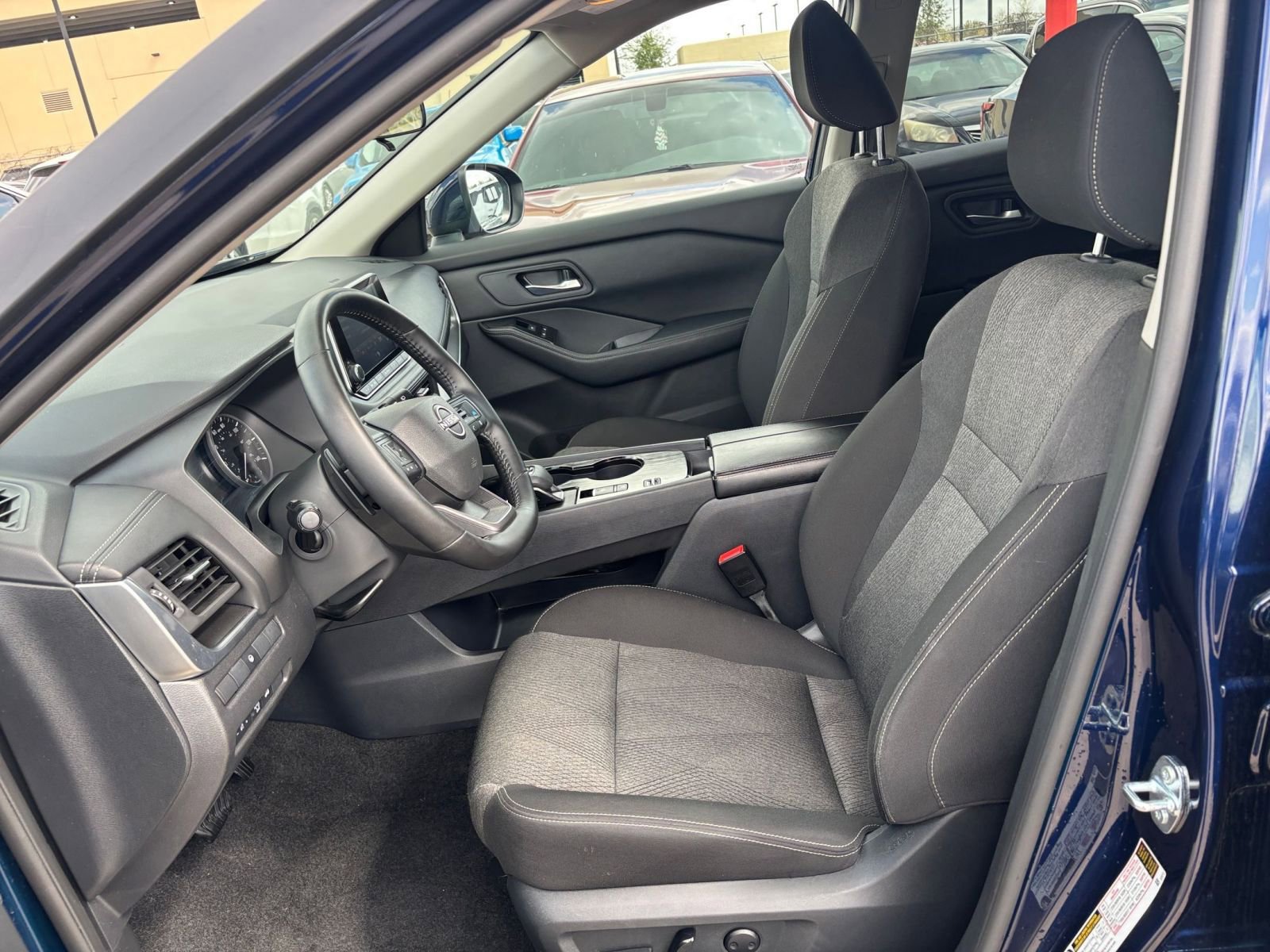 Used 2025 Nissan Rogue SV FWD image 29
