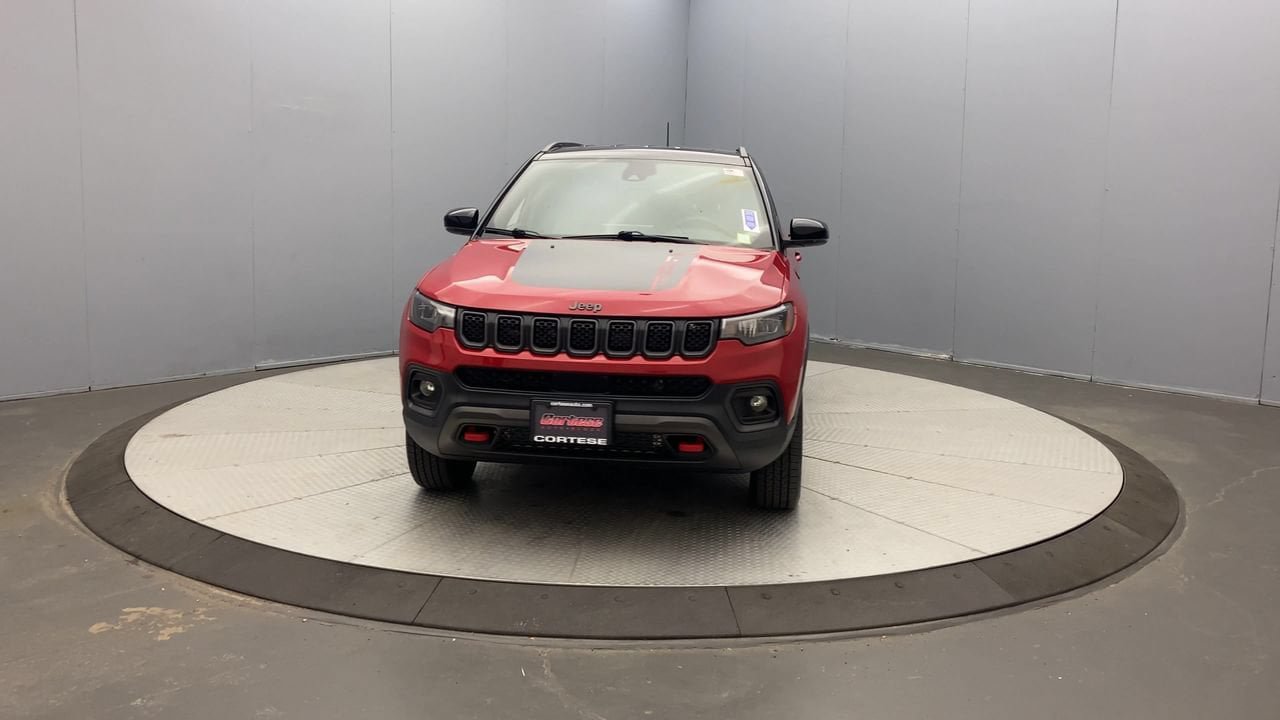 Used 2023 Jeep Compass Trailhawk w/ Trailhawk Convenience Group AWD/4WD image 8