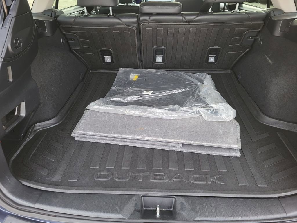 Used 2017 Subaru Outback 3.6R Limited image 12