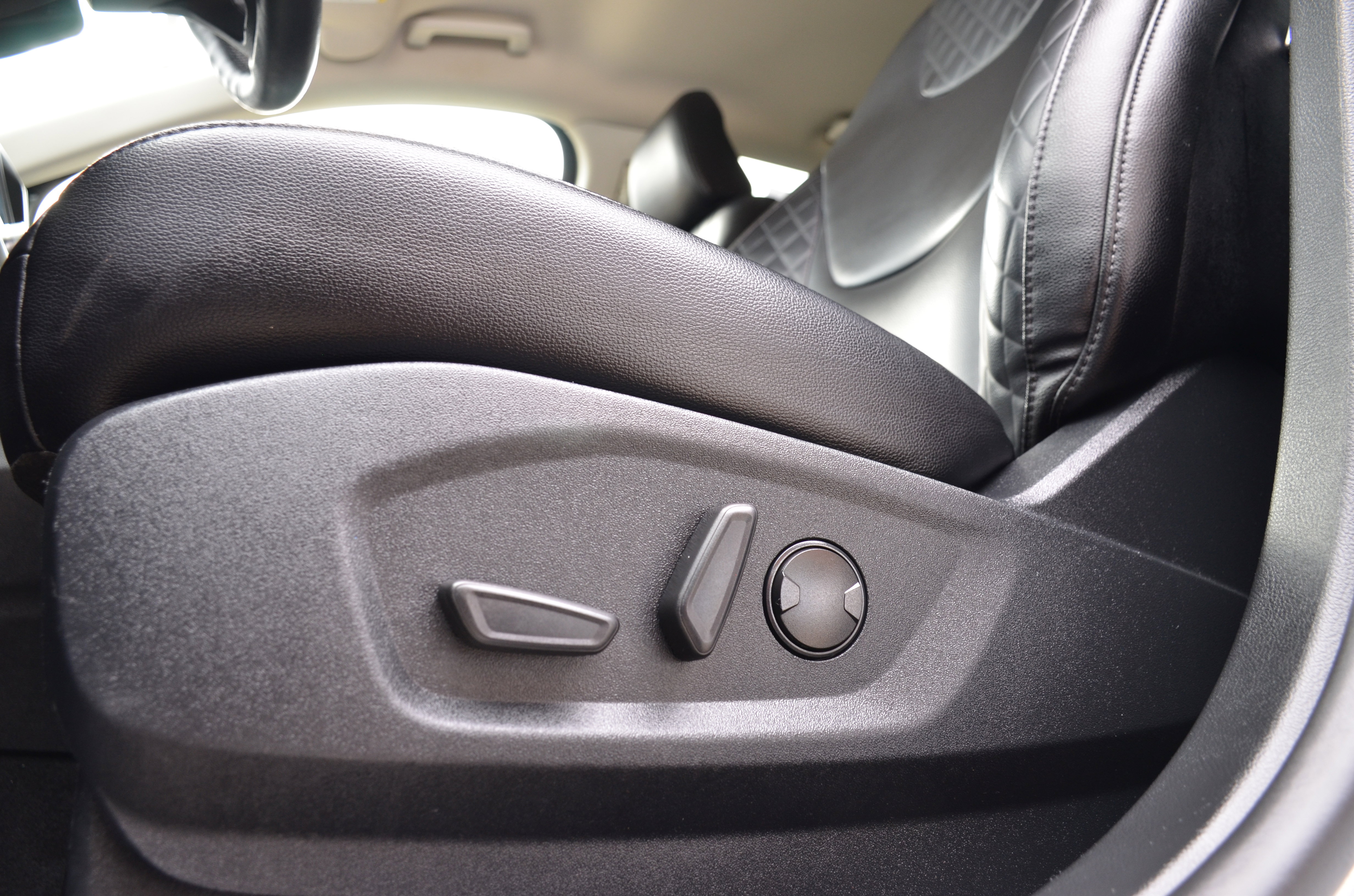 Used 2024 Ford Edge Titanium image 14