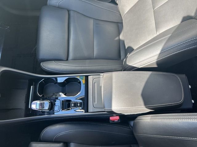 Certified 2025 Volvo XC40 B5 Plus image 25