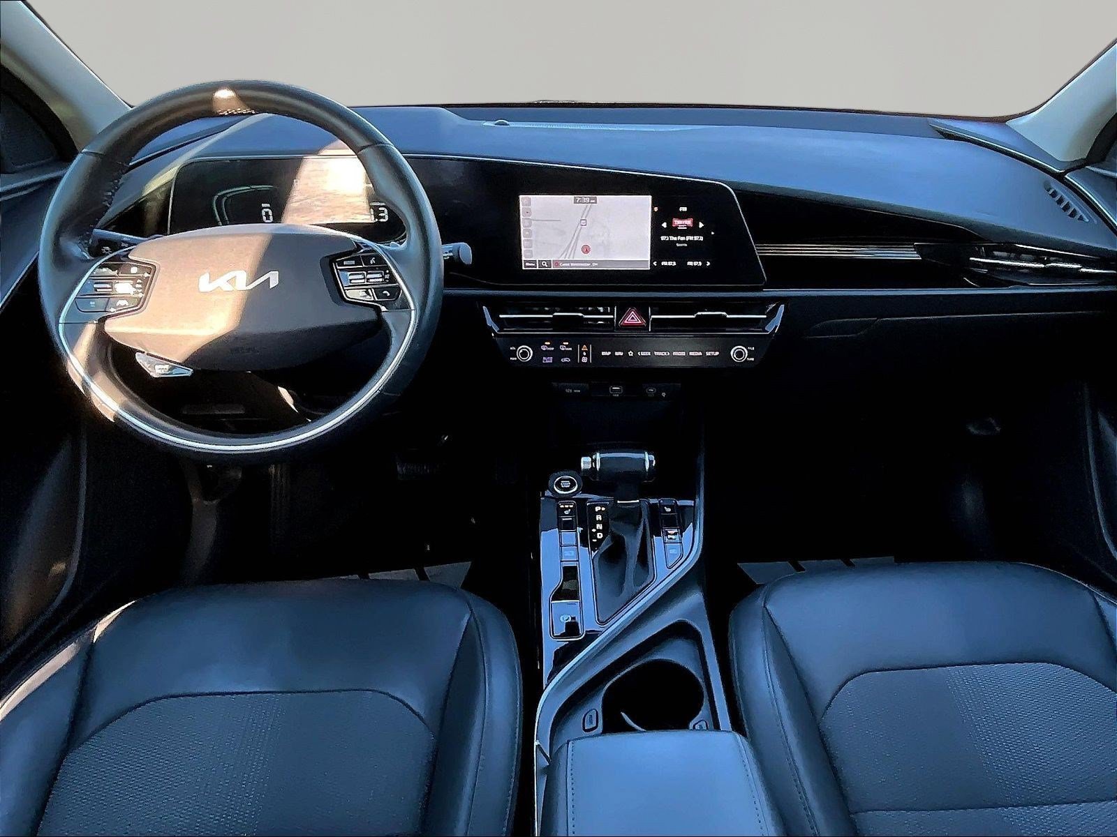 Used 2023 Kia Niro EX FWD image 7