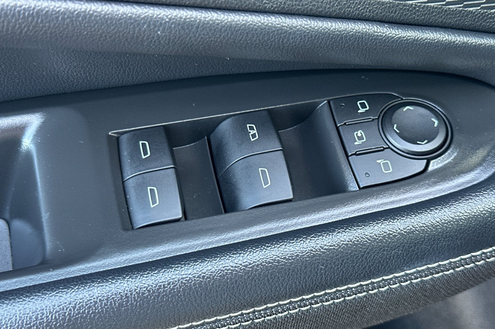 Used 2024 Chevrolet Blazer EV LT AWD/4WD image 12