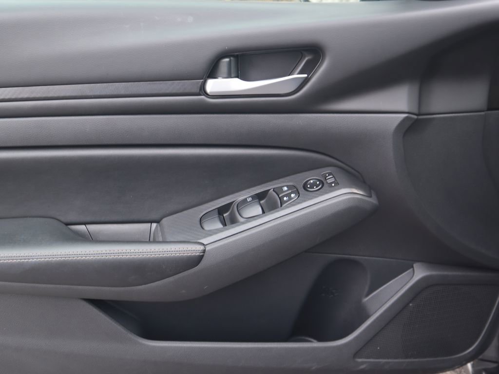 Used 2024 Nissan Altima 2.5 SV image 16