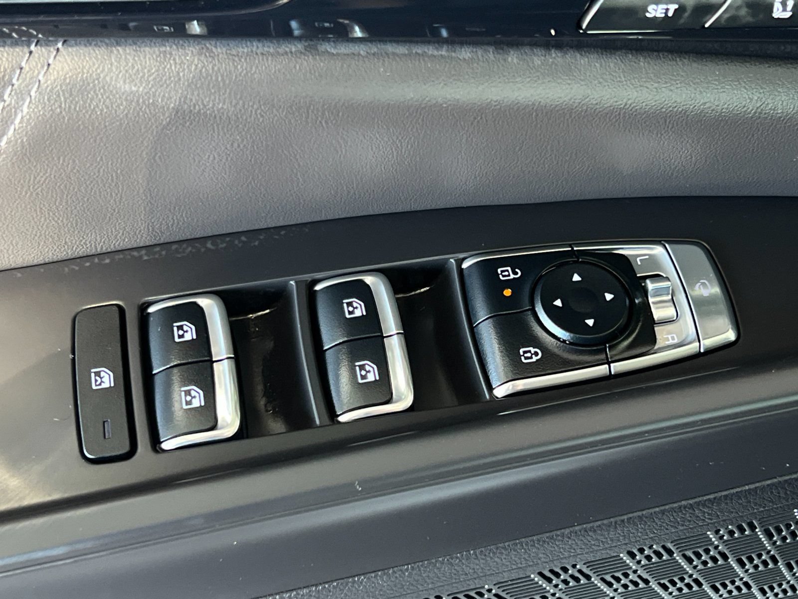 Certified 2026 Kia Carnival SX Prestige FWD image 11