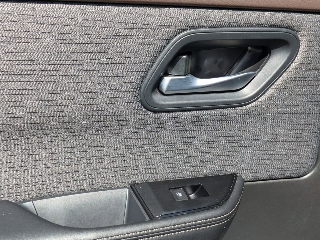 Used 2023 Nissan Rogue SV image 26