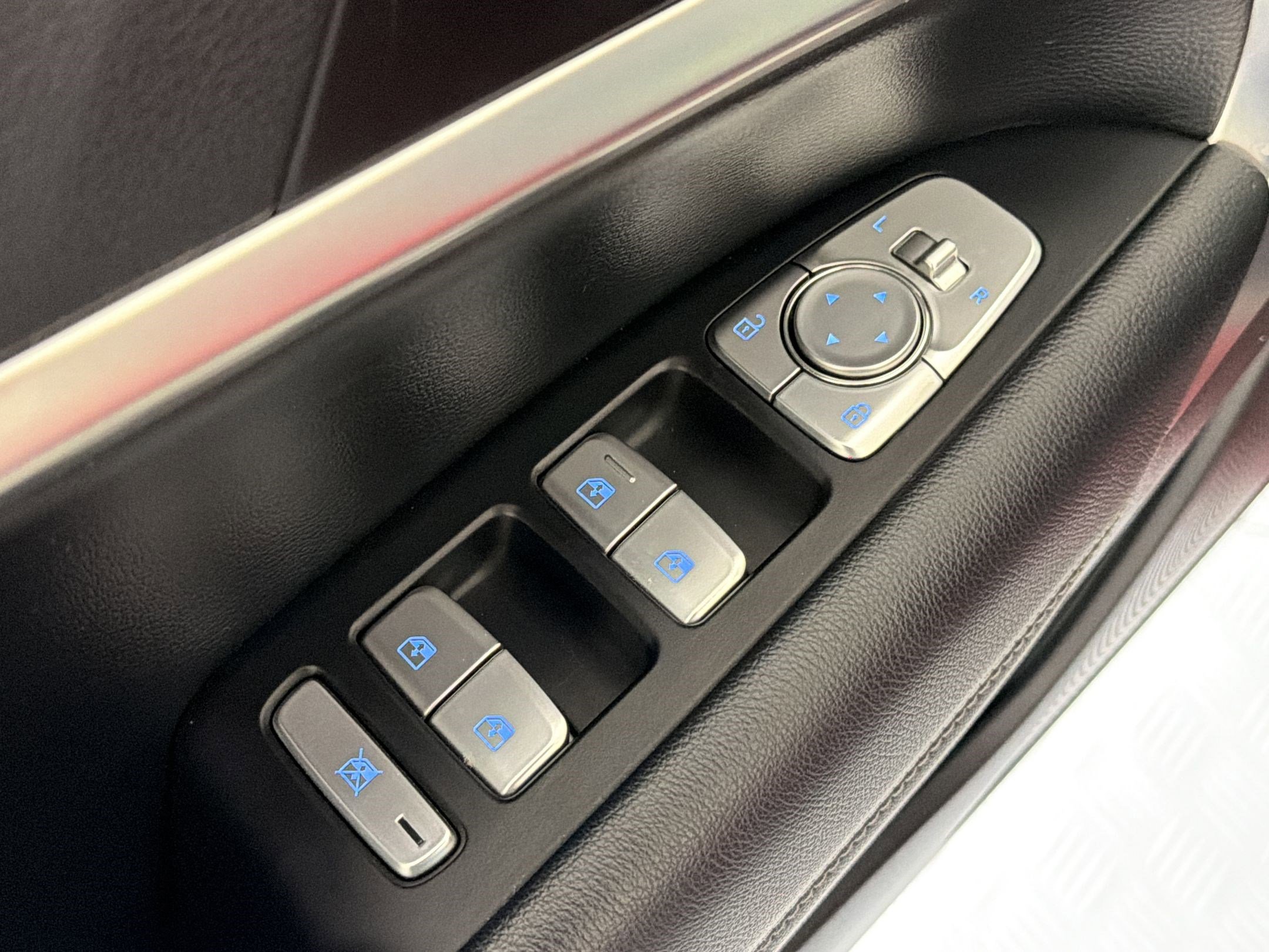 Used 2021 Genesis G70 2.0T RWD image 9