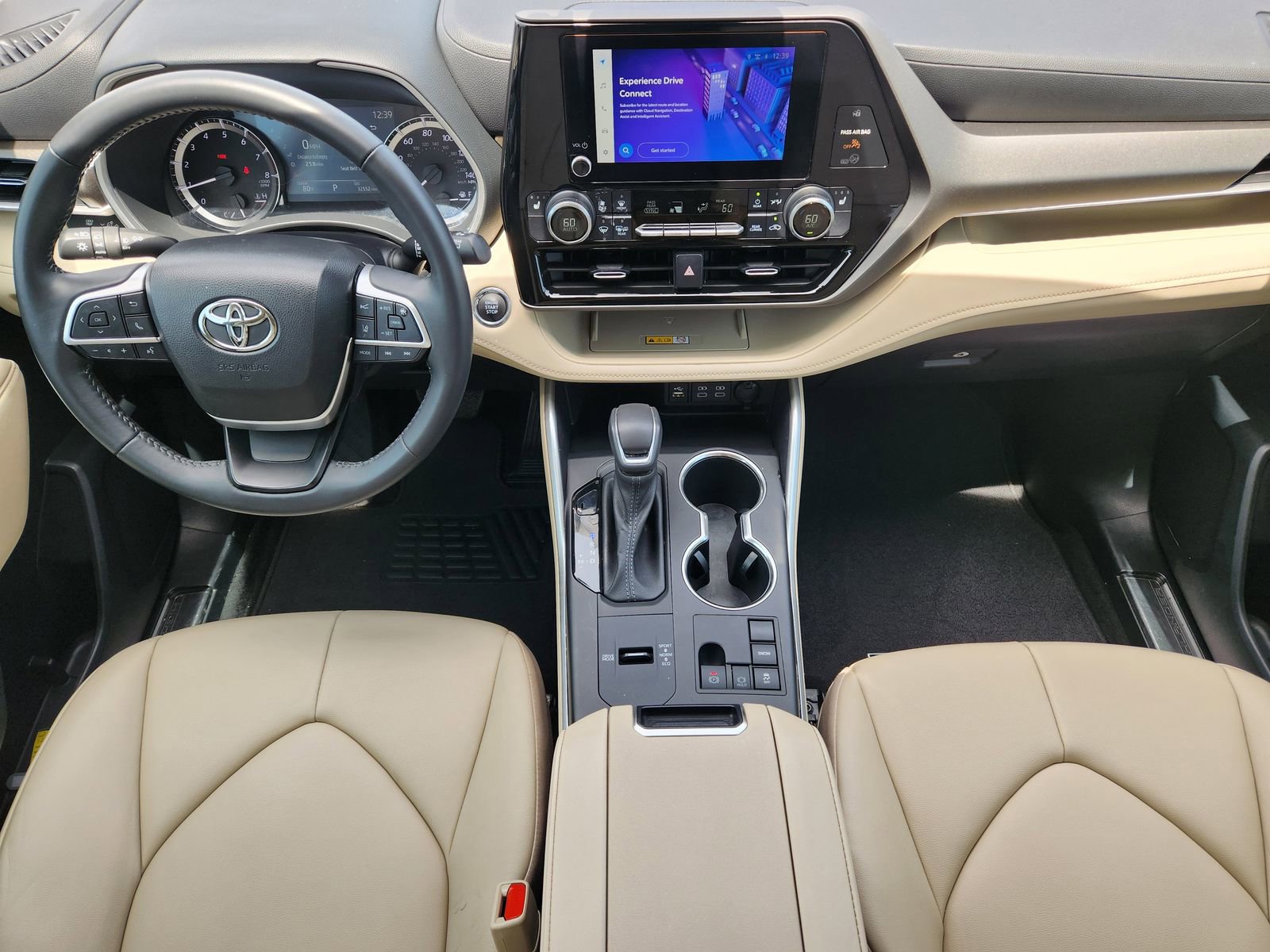 Used 2023 Toyota Highlander XLE FWD image 29