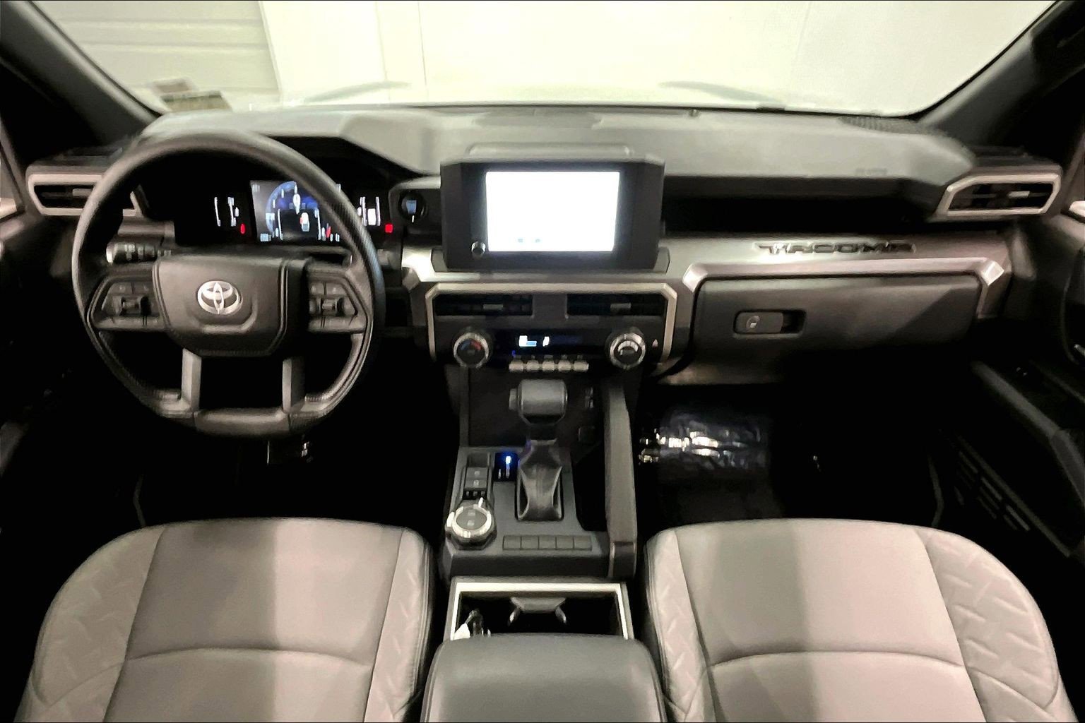 Used 2025 Toyota Tacoma SR5 AWD/4WD image 17