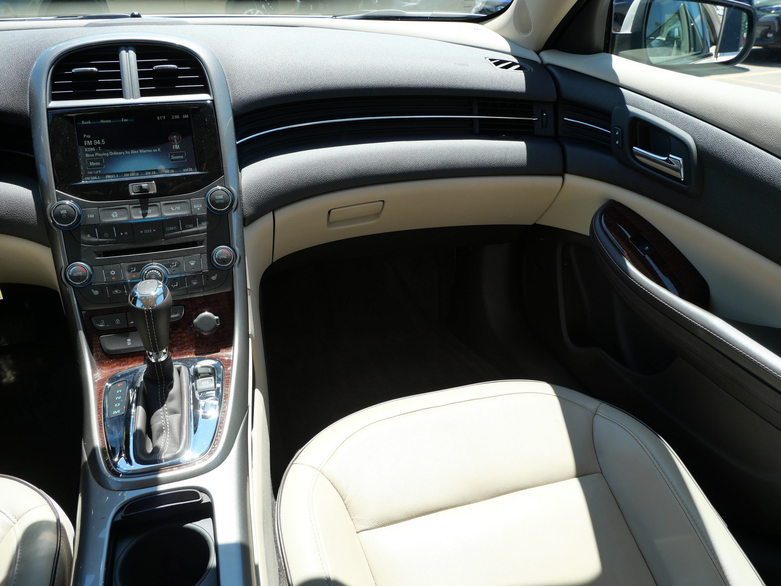 Used 2013 Chevrolet Malibu Eco w/ Leather Package FWD image 11