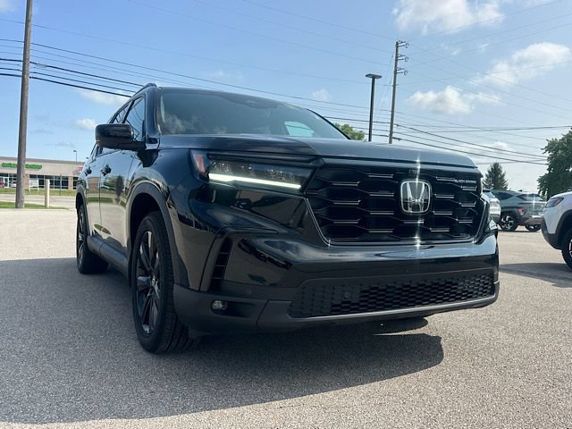 Used 2025 Honda Pilot Black Edition image 10