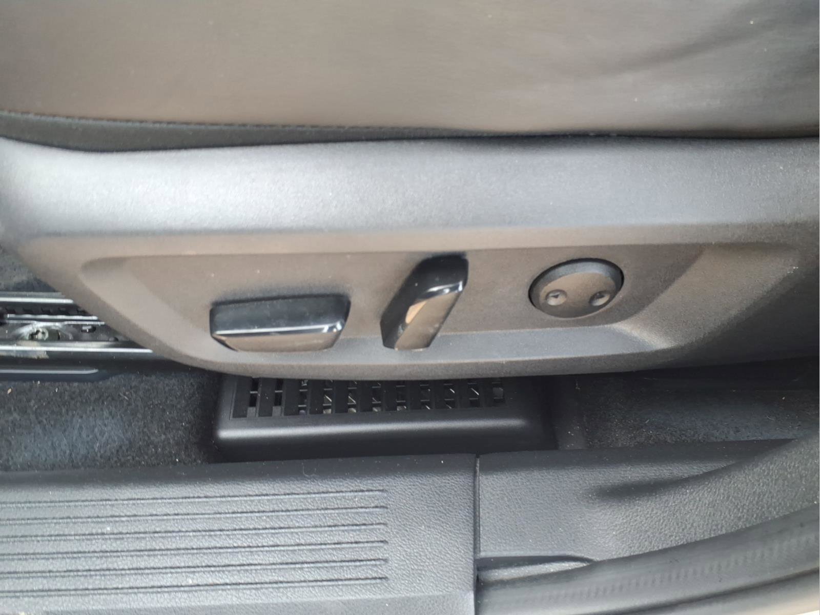 Used 2021 Nissan Rogue Platinum image 13