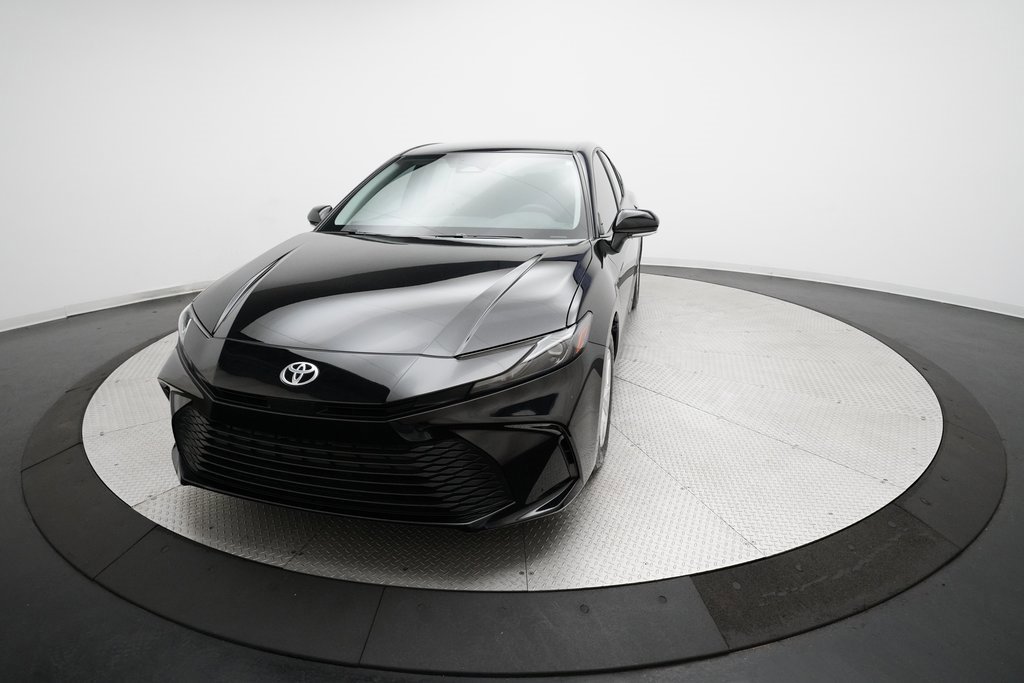 Used 2025 Toyota Camry LE image 32