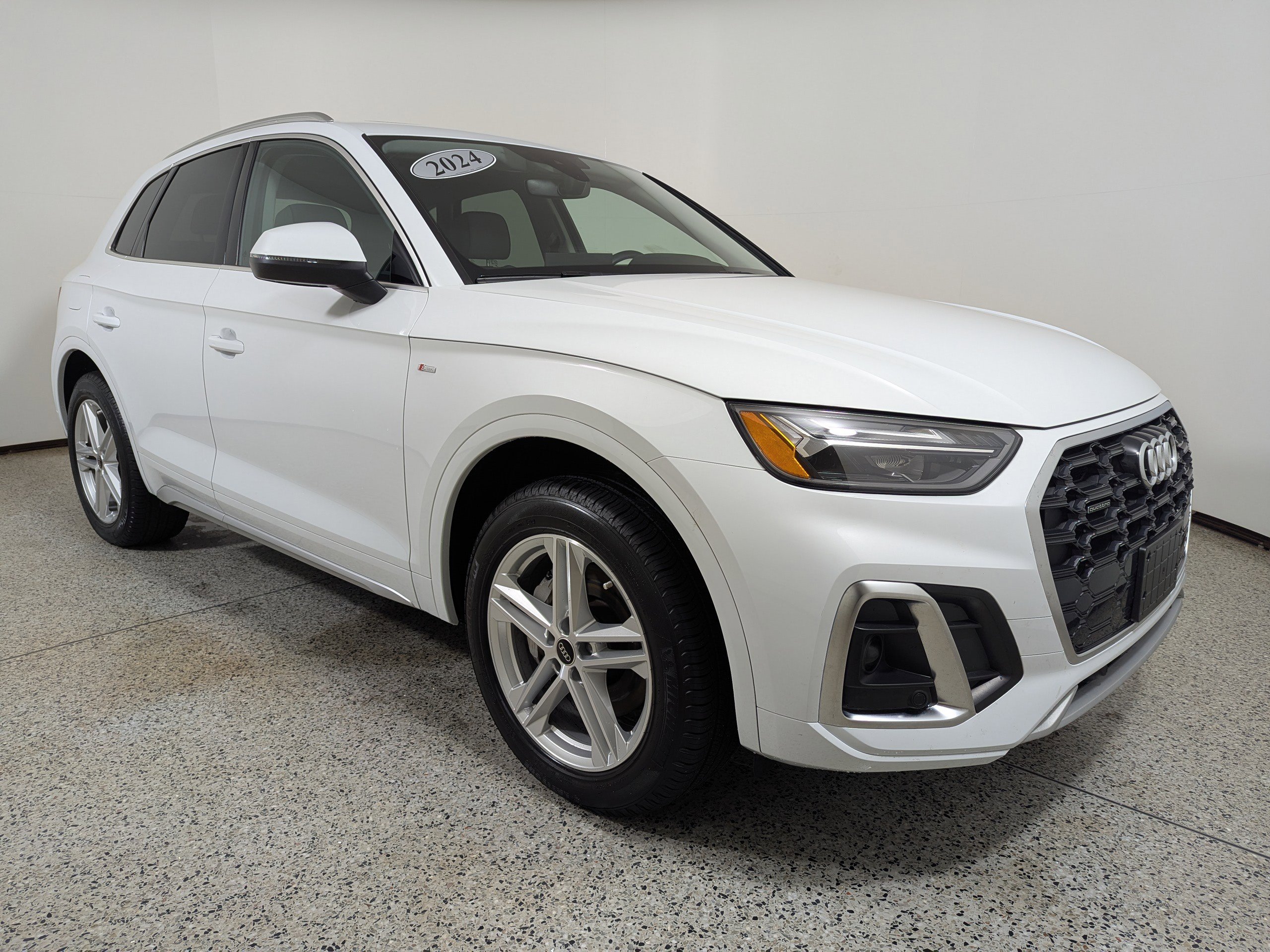 Certified 2024 Audi Q5 e Premium AWD/4WD image 1