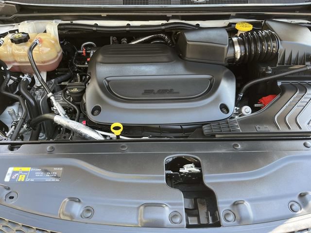 Used 2020 Chrysler Pacifica Touring w/ Advanced Safetytec Group FWD image 5
