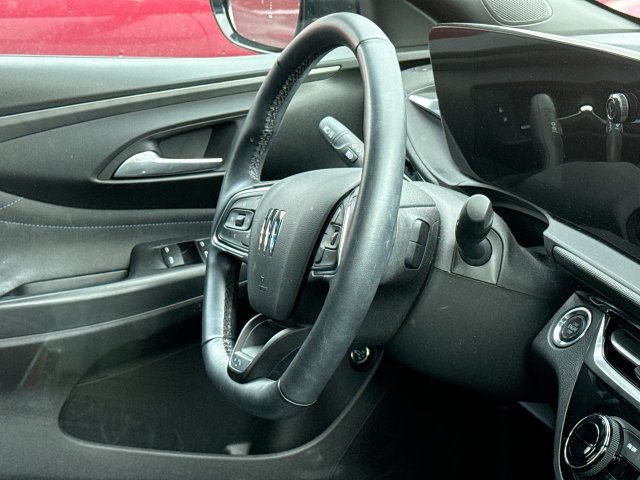 Used 2024 Buick Envista Sport Touring w/ Convenience I Package FWD image 11
