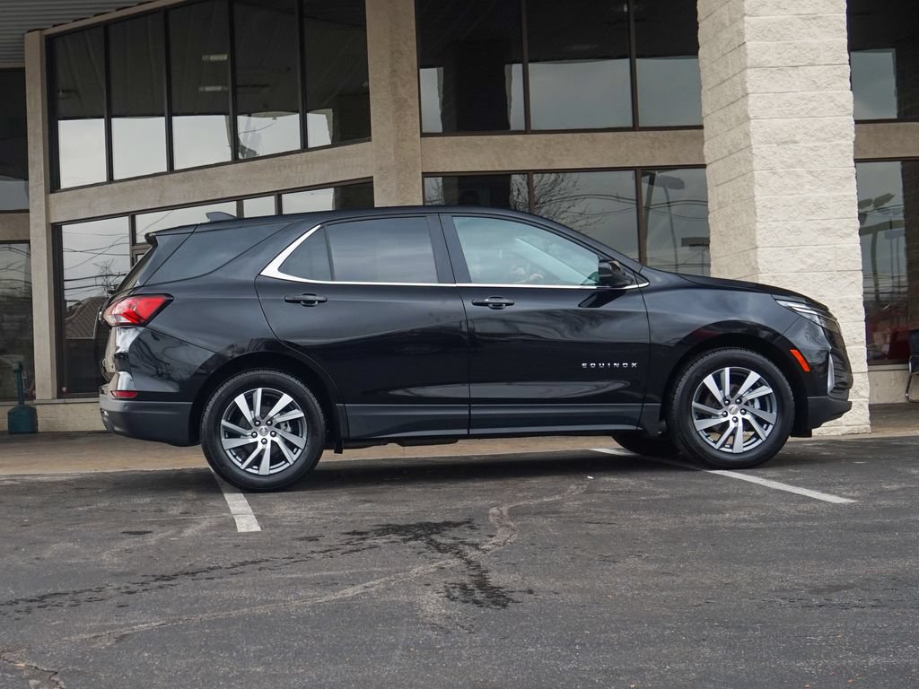 Used 2024 Chevrolet Equinox LT FWD image 2
