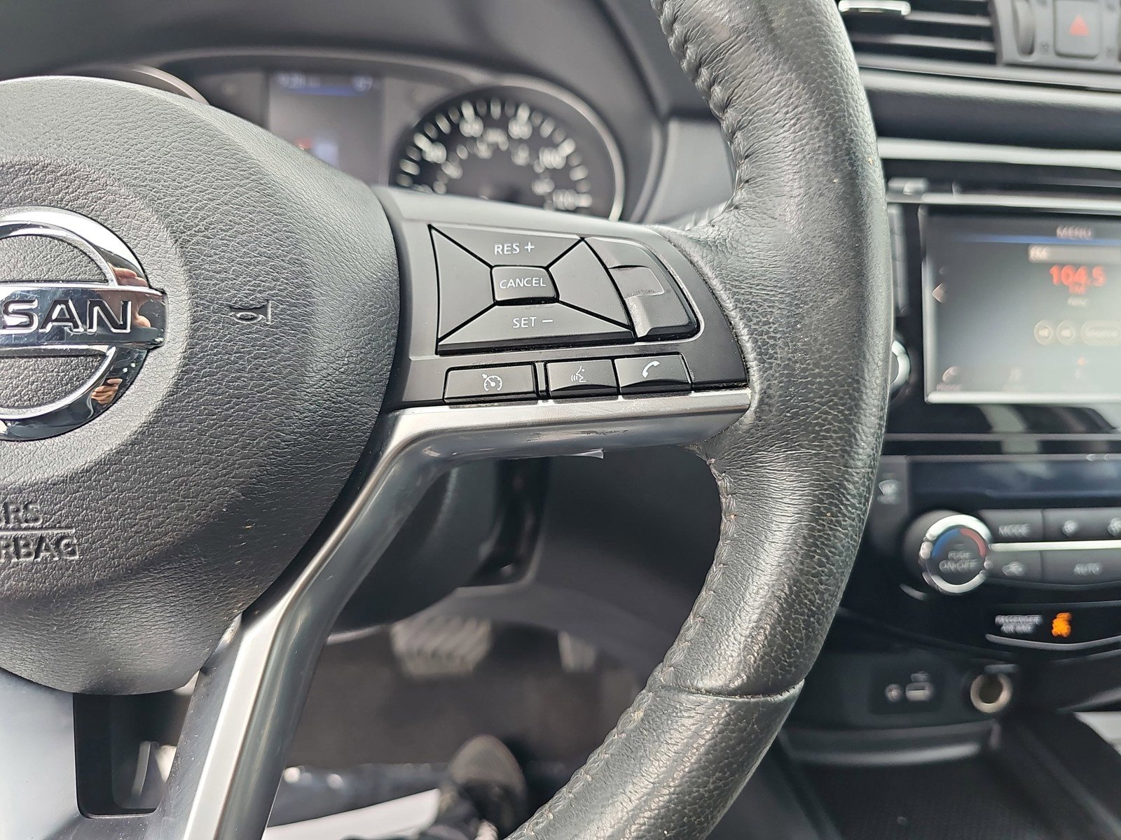 Used 2018 Nissan Rogue SV AWD/4WD image 20