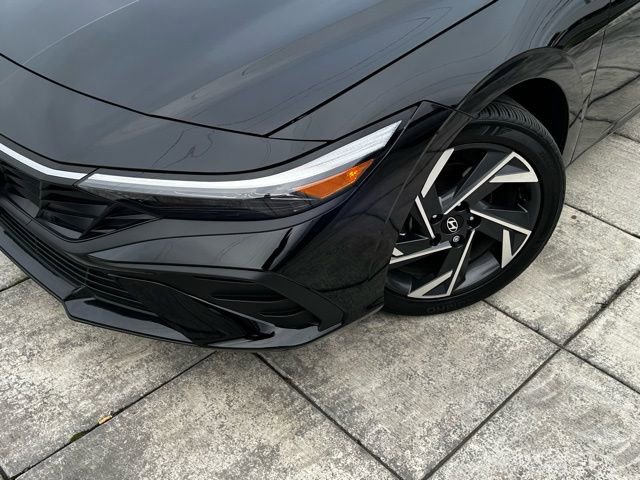 Certified 2025 Hyundai Elantra Sport image 2