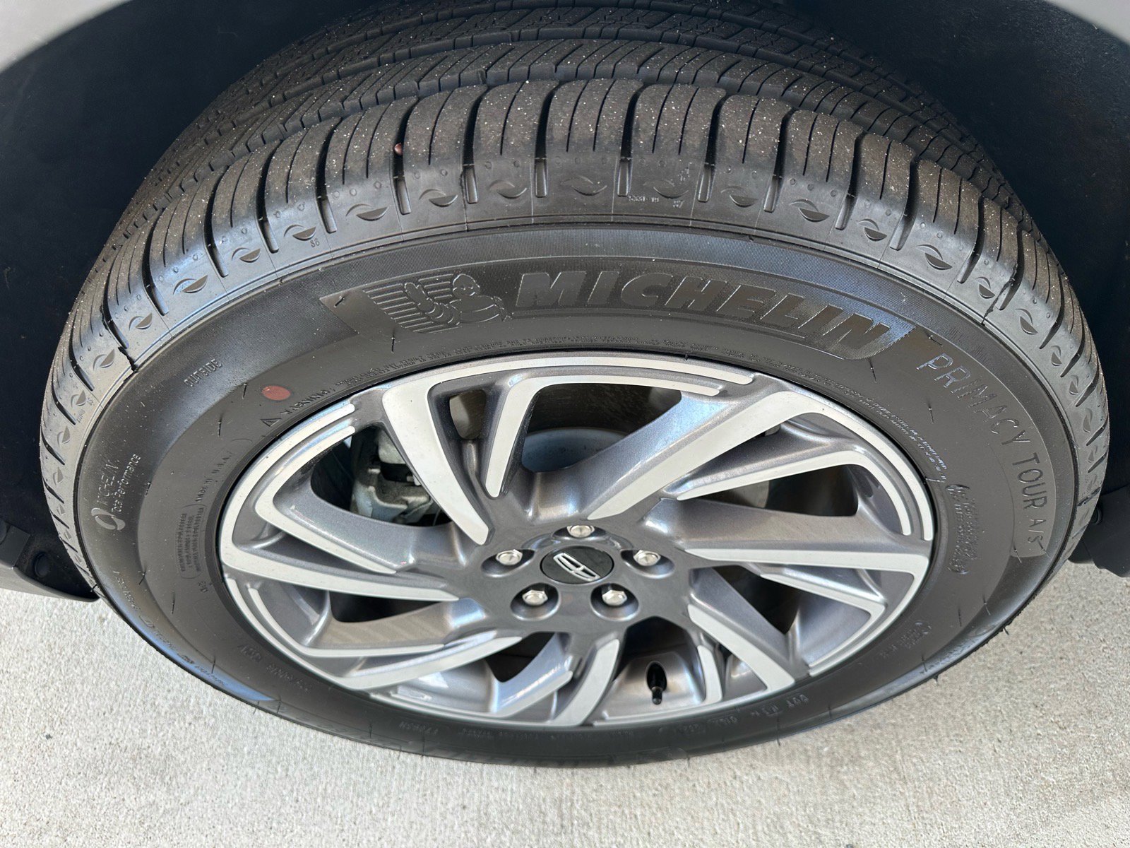 Used 2025 Lincoln Corsair FWD w/ Equipment Group 101A image 5