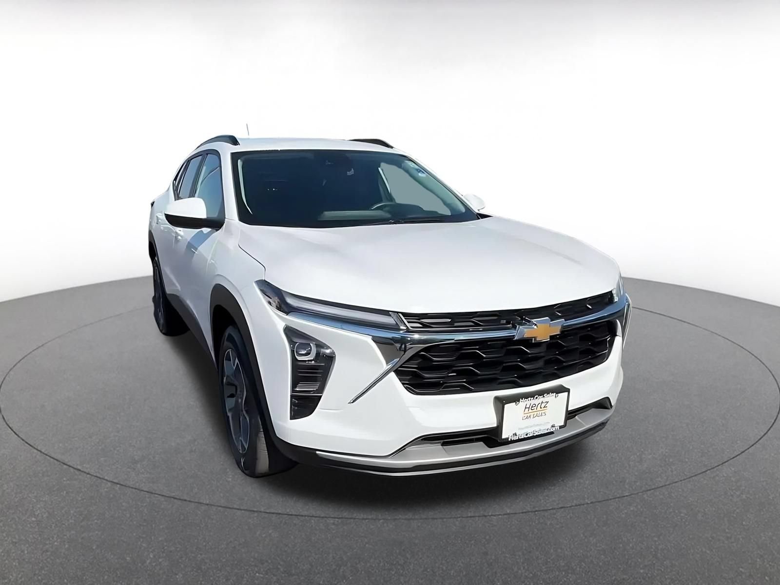 Used 2025 Chevrolet Trax LT FWD image 3