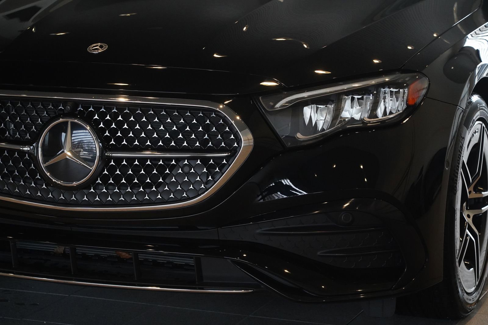 Used 2025 Mercedes-Benz E 350 4MATIC Sedan image 8