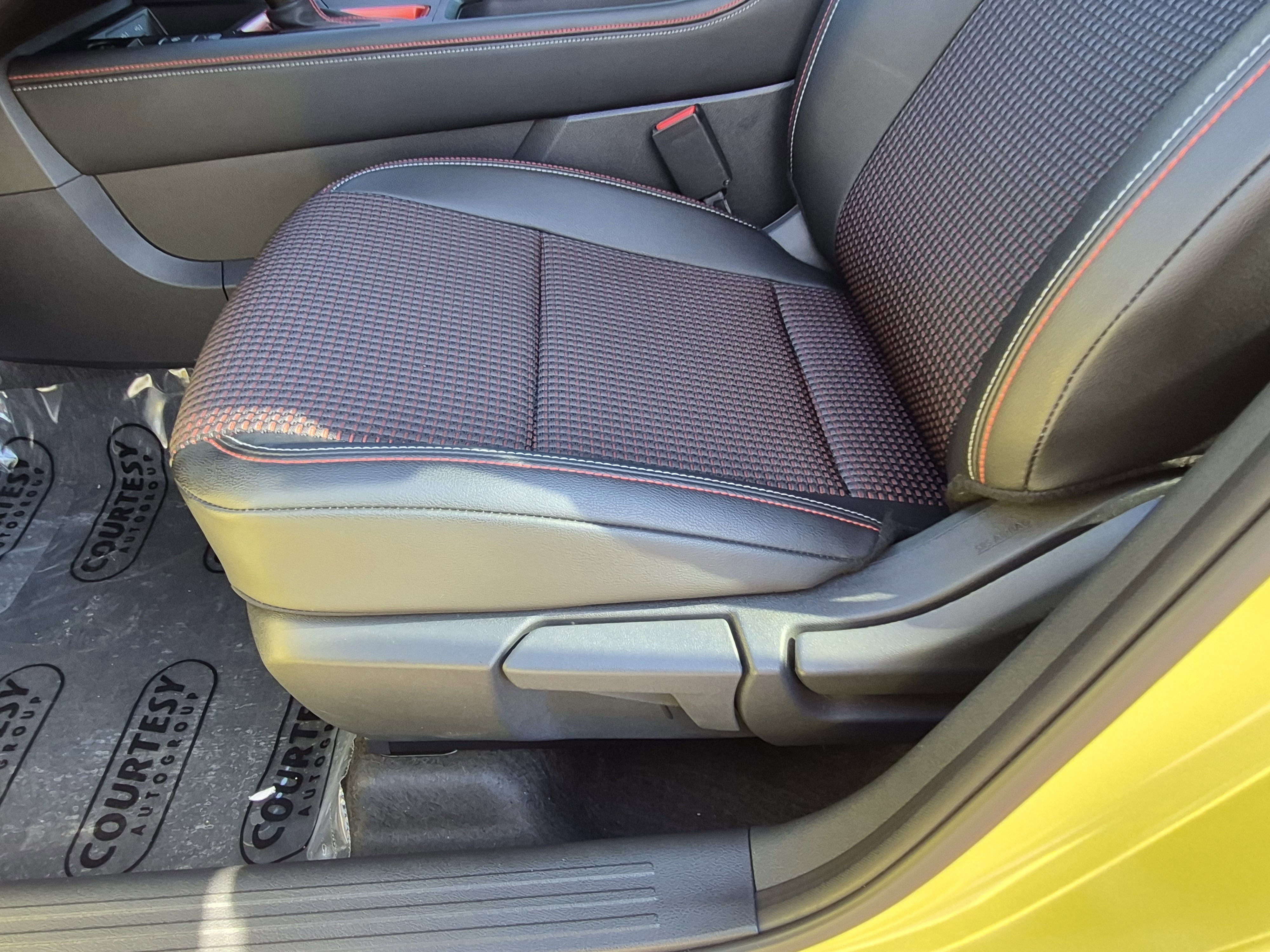 Certified 2025 Nissan Kicks SR FWD image 21