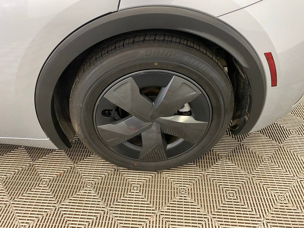 Used 2025 Toyota Prius LE image 10