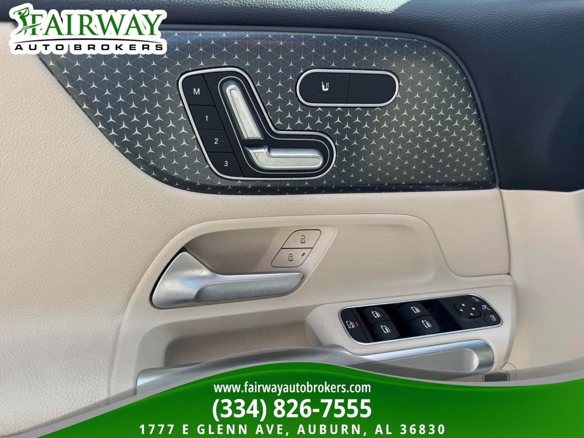 Used 2025 Mercedes-Benz GLB 250 w/ Exclusive Package image 15
